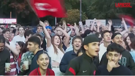 VIDEO Euro2024, i tifosi della Turchia festeggiano la vittoria contro l'Austria