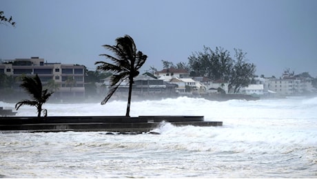 L'uragano Beryl è diventato potenzialmente catastrofico: danni e paura ai Caraibi