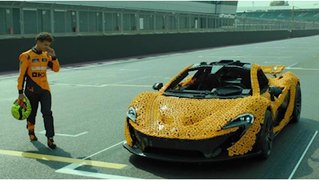 Lando Norris guida una McLaren fatta con 340mila Lego!