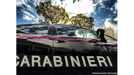 Entrano alle Poste e si fanno consegnare contanti, rapina nel fiorentino