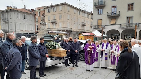 Borgomanero, da tutta Italia per l’addio al professor Eugenio Borgna