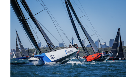 Rolex Sydney Hobart: spettacolo, Master Lock Comanche rompe la randa e si ritira, Law Connect in testa