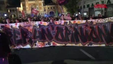 Roma, corteo per il professore sospeso dopo le critiche a Valditara