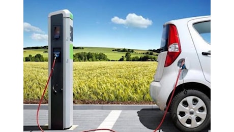 Cina, sorpasso storico: le auto elettriche superano quelle tradizionali nel 2025