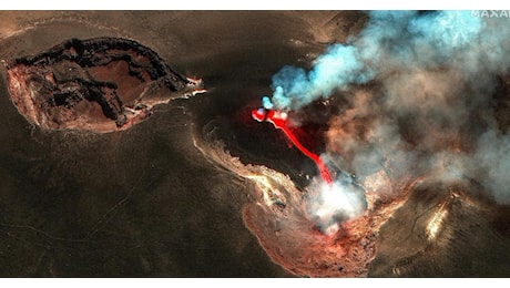 Etna, il vulcano torna a farsi sentire, fontana di lava e nube di cenere alta 5 chilometri