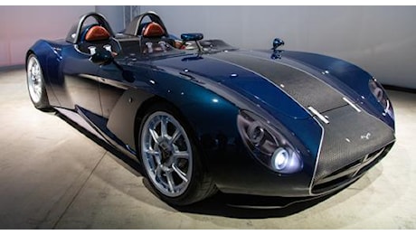 Tornano le super sportive in stile Anni 60: ecco Rina, roadster in carbonio con motore V8
