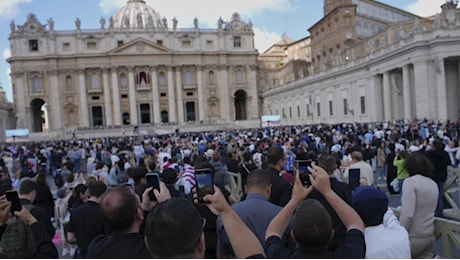 «Habemus papam»: la formula completa e il significato della frase che annuncia il nuovo pontefice