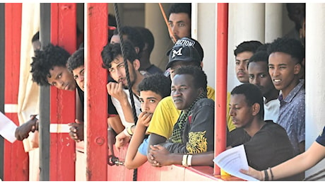 Migranti, il “decreto Albania”: cosa succede con i rimpatri? Paesi sicuri, centri e giudici: il testo del provvedimento