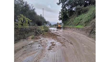 Maltempo in Sicilia, detriti e fango per strada: chiuse diverse arterie