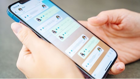 WhatsApp batte Telegram: la trascrizioni dei messaggi vocali arriva per tutti in italiano, ma con priorità per iPhone