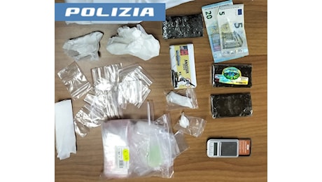 Nascondeva in casa 5 panetti di hashish, arrestato 21enne