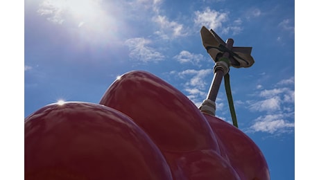 La monumentale installazione di Gaetano Pesce a Napoli