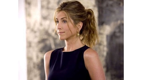 Jennifer Aniston: l’uomo che ha schiantato l’auto contro il suo cancello ora sotto accusa di stalking e vandalismo