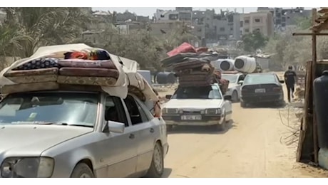 IL VIDEO. Palestinesi in fuga da Khan Younis, 30 morti a Deir el-Balah