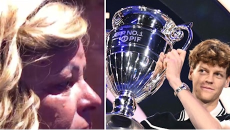 Sinner, la cerimonia per il numero 1 alle Atp Finals: la mamma scoppia in lacrime