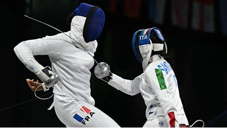 Scherma, la spada donne a squadre vince l'oro alle Olimpiadi di Parigi 2024: Francia battuta all'overtime