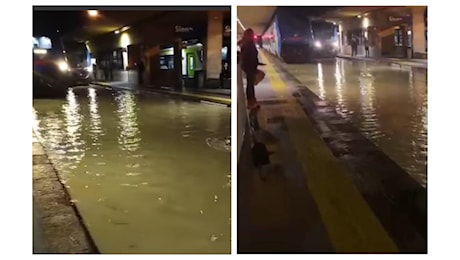 Bomba d’acqua sulla Toscana, la stazione di Siena completamente allagata per il maltempo