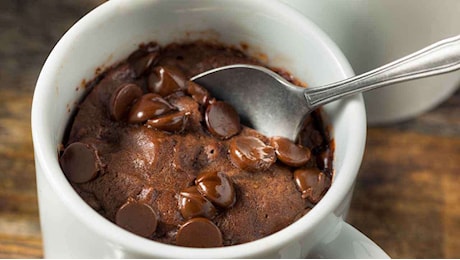 Scopri il segreto del tortino al cioccolato senza lievito e senza forno: la colazione che ti farà sentire un vero campione!