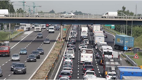 A 14 nel caos a Bologna per la chiusura in ritardo di un cantiere. Le notizie sul traffico di oggi