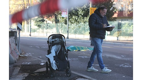 Milano, tir travolge mamma con i due bimbi e scappa: morta 34enne