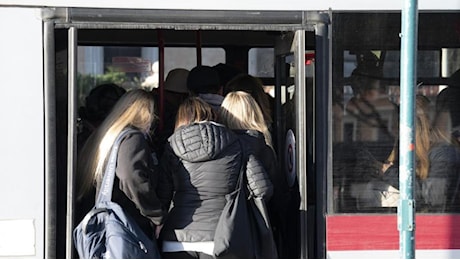 Natale, i trasporti Atac oggi a Roma: metro, bus e tram fino alle 21, stop nel pomeriggio. Ztl non attive. Ecco tutti gli orari