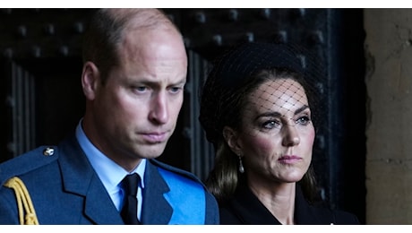 Kate Middleton, la foto per gli auguri a William scatena il sospetto: eccola...