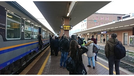 Caos treni a Roma, l’associazione Codici chiede il rimborso integrale del biglietto