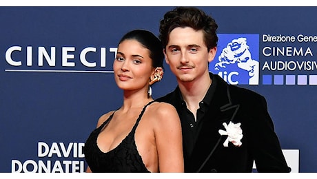 Diretta tv interminabile. Sala semivuota e assenti, ma c'erano Chalamet e Baker