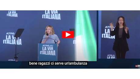 Atreju, Meloni in versione 118: «C'è qualcuno che si sente male: ambulanza e applauso, su!» (video)