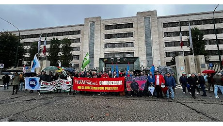 Mirafiori, torna la protesta degli operai davanti alla Porta 5: Ecco perchè non crediamo a Tavares