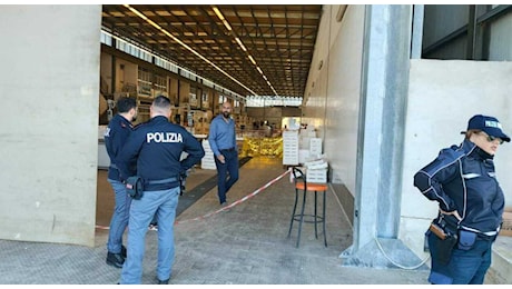 Salerno, sparatoria all'alba al mercato del pesce: due morti dopo una lite sulla contrattazione