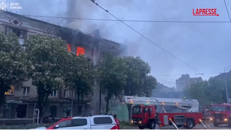 VIDEO Ucraina, missili e droni russi su Kiev: due morti e otto feriti