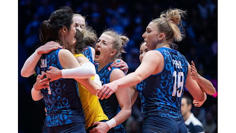 E’ FINALE MONDIALE!!! LA NUMIA CEDE 3-0 ALLA PROSECCO DOC IMOCO IN SEMIFINALE – DOMANI FINALISSIMA alle 12.30 CON TIANJIN (diretta DAZN e Volleyballworld) – Imoco Volley Conegliano