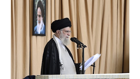 Khamenei prega per Nasrallah mentre l’Iran teme la rappresaglia