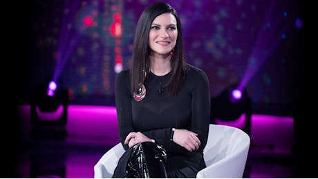 Laura Pausini e il matrimonio a sorpresa con Paolo Carta: Ho finto fosse la festa per i miei 30 anni di carriera