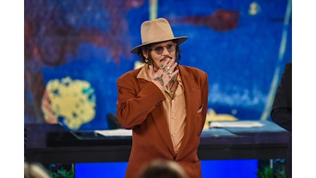 Johnny Depp si racconta a ‘Che tempo che fa’: da Al Pacino a Andrea Bocelli tutti i riferimenti dell’attore Usa