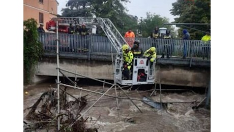 Vigili del Fuoco a Paderno Dugnano per un ponteggio caduto nel Seveso