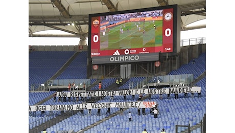 Roma, protesta la Curva Sud: spalti vuoti per mezz’ora