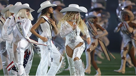 NFL, Beyoncé illumina il Christmas Day Games a Houston