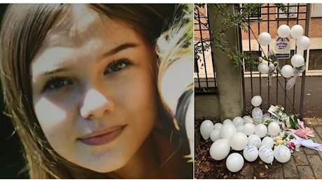 Aurora, il funerale con palloncini e striscioni per la 13enne morta giù dal palazzo. Il vescovo: «Vicenda che lascia senza parole»