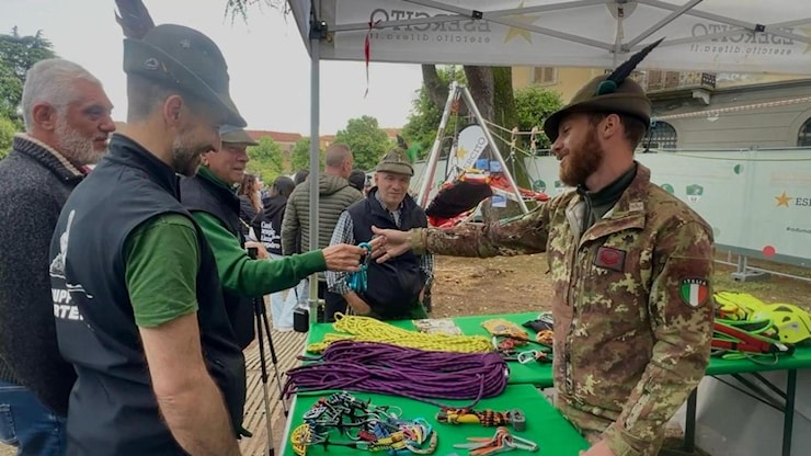 Nella cittadella degli Alpini all’Adunata di Biella l’area della montagna con le Penne nere del Doi - La Stampa Nella cittadella degli Alpini all’Adunata di Biella l’area della montagna con le Penne nere del Doi - La Stampa