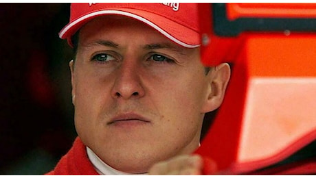 Michael Schumacher prima volta in pubblico al matrimonio della figlia Gina. La regola per gli invitati: smartphone consegnati all'ingresso