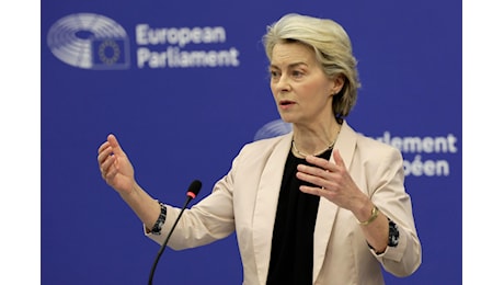 Maggioranza fragile in Ue, Von der Leyen e le alleanze variabili: “Si appoggerà sempre più a destra”