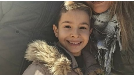Montemarano, morto bambino di 8 anni schiacciato da lastra di ferro: «Oggi perdiamo un pezzo di cuore»