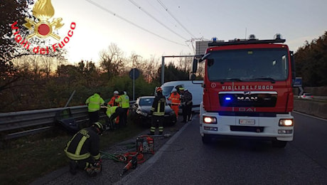 Scontro fra auto e furgone sulla Milano-Meda, muore un 56enne