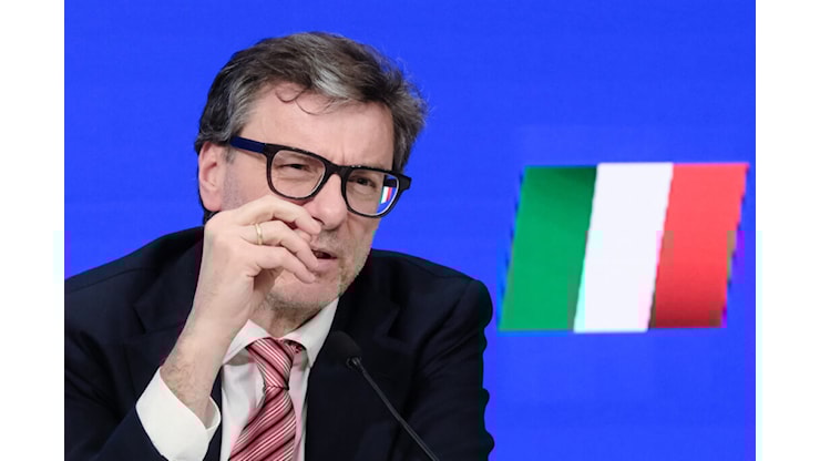 S&P alza il rating dell'Italia a BBB+ con outlook stabile - lapresse.it S&P alza il rating dell'Italia a BBB+ con outlook stabile - lapresse.it