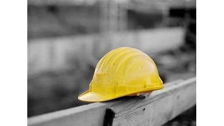 Tragedia sul lavoro, muore autotrasportatore schiacciato da una pedana – ilmamilio.it