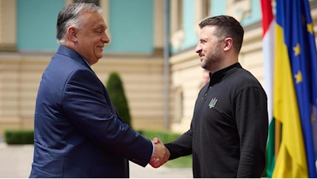 Il primo viaggio di Orban a Kiev: Subito la tregua. Gelo di Zelensky. E intanto tesse la tela della destra