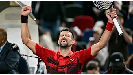 Djokovic sarà l'avversario di Sinner in finale del Masters di Shanghai: battuto Fritz in due set (6-4, 7-6)