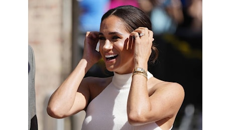 Dov'è l'anello di Meghan? Non si spengono le voci di crisi tra i Sussex